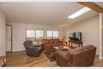 4729 S Pacific Highway #14, Phoenix, OR 97535 - Photo 8