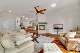 520 NW Divot Dr, Bend, OR 97703 - Photo 12