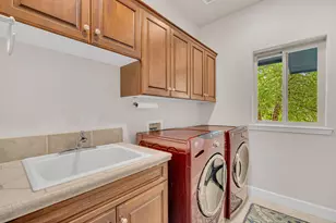 520 NW Divot Dr, Bend, OR 97703 - Photo 30