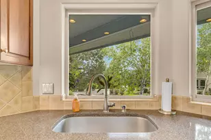 520 NW Divot Dr, Bend, OR 97703 - Photo 18