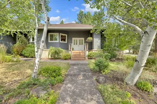 520 NW Divot Dr, Bend, OR 97703 - Photo 44