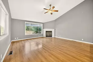 317 Eastwood Dr, Medford, OR 97504 - Photo 4