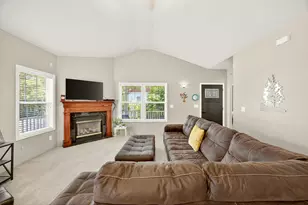 407 Silver Creek Dr, Central Point, OR 97502 - Photo 4