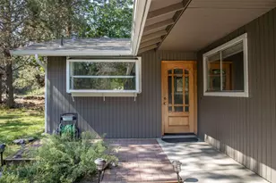 20749 Canterbury Ct, Bend, OR 97702 - Photo 2