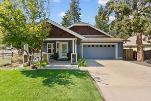 977 SW Hill St, Bend, OR 97702 - Photo 2