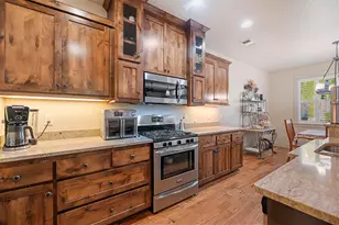 1161 Banyan Ln, Medford, OR 97504 - Photo 6