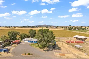 2335 SW Bowers Dr, Madras, OR 97741 - Photo 2