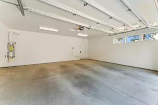 242 W Lundgren Mill Dr, Sisters, OR 97759 - Photo 28