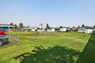 1570 S Peach St, Medford, OR 97501 - Photo 40