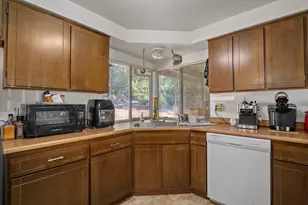 1030 Red Mountain Dr, Grants Pass, OR 97526 - Photo 8