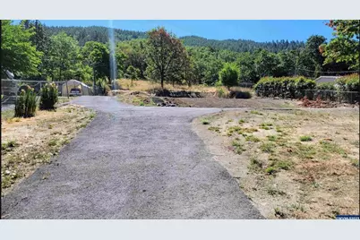 972 Arburnia Street, Myrtle Creek, OR 97457 - Photo 8