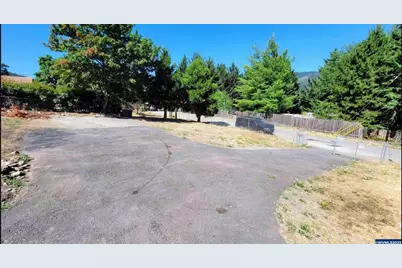 972 Arburnia Street, Myrtle Creek, OR 97457 - Photo 6