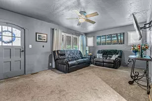 1124 W Main St, Medford, OR 97501 - Photo 2