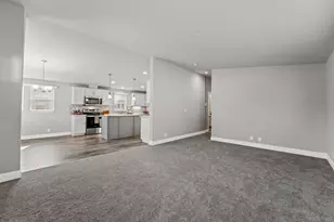 325 Winston Dr, Grants Pass, OR 97526 - Photo 4