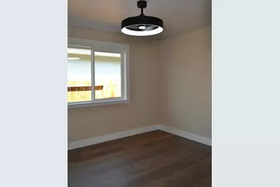 955 SW Buckmaster Drive, Grants Pass, OR 97527 - Photo 22