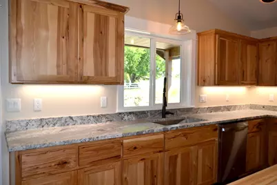 955 SW Buckmaster Drive, Grants Pass, OR 97527 - Photo 4