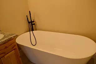 955 SW Buckmaster Dr, Grants Pass, OR 97527 - Photo 16