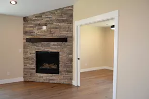 955 SW Buckmaster Dr, Grants Pass, OR 97527 - Photo 8