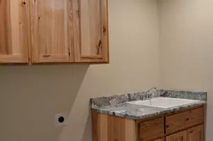 955 SW Buckmaster Dr, Grants Pass, OR 97527 - Photo 24