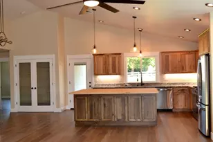 955 SW Buckmaster Dr, Grants Pass, OR 97527 - Photo 2