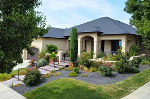 3861 Calle Vista Dr, Medford, OR 97504 - Photo 2