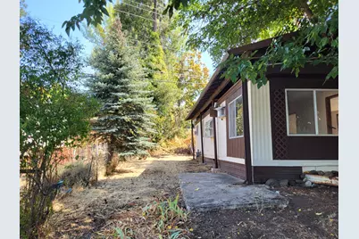 421 Stevens Road #46, Eagle Point, OR 97524 - Photo 2