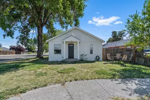 496 NW 9th St, Prineville, OR 97754 - Photo 2