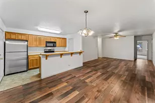 923 E Cascade Ave, Sisters, OR 97759 - Photo 4