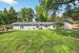 1773 Alta Vista Rd, Eagle Point, OR 97524 - Photo 1