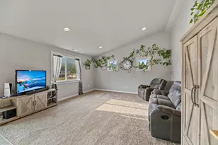 585 E Forks Cir, Cave Junction, OR 97523 - Photo 4