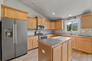 585 E Forks Cir, Cave Junction, OR 97523 - Photo 12