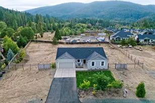 585 E Forks Cir, Cave Junction, OR 97523 - Photo 30