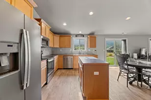 585 E Forks Cir, Cave Junction, OR 97523 - Photo 10