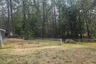 703 Jaynes Dr, Grants Pass, OR 97527 - Photo 4