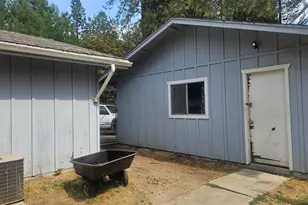 703 Jaynes Dr, Grants Pass, OR 97527 - Photo 8