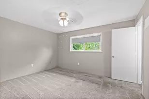 21 Hickory Ln, Central Point, OR 97502 - Photo 10