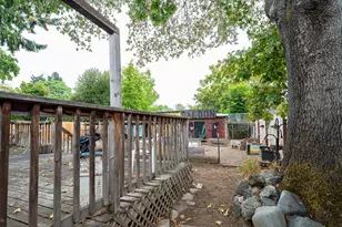 861 SE M St, Grants Pass, OR 97526 - Photo 12