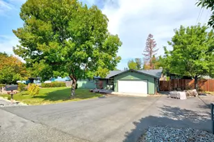 112 Arroyo Dr, Grants Pass, OR 97527 - Photo 2