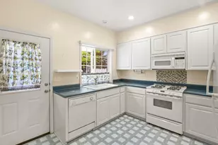 906 Mary Jane Ave, Ashland, OR 97520 - Photo 8