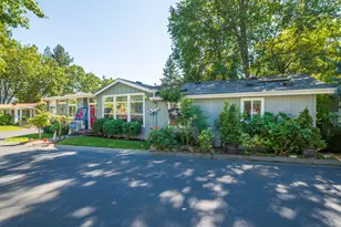 201 NW Creekside Dr, Grants Pass, OR 97526 - Photo 34