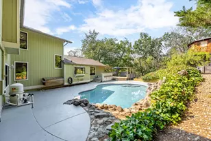 1748 NW Crescent Dr, Grants Pass, OR 97526 - Photo 40