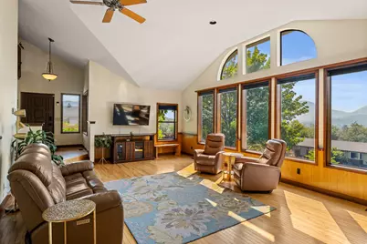 1748 NW Crescent Drive, Grants Pass, OR 97526 - Photo 6