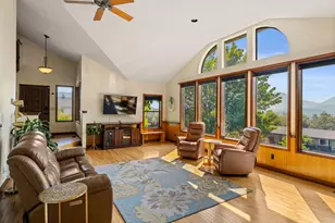 1748 NW Crescent Dr, Grants Pass, OR 97526 - Photo 6