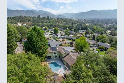 1748 NW Crescent Drive, Grants Pass, OR 97526 - Photo 46