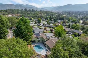 1748 NW Crescent Dr, Grants Pass, OR 97526 - Photo 46