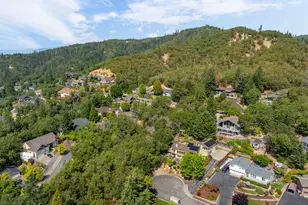 1748 NW Crescent Dr, Grants Pass, OR 97526 - Photo 44