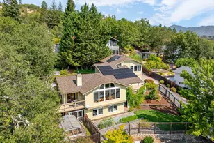 1748 NW Crescent Dr, Grants Pass, OR 97526 - Photo 2