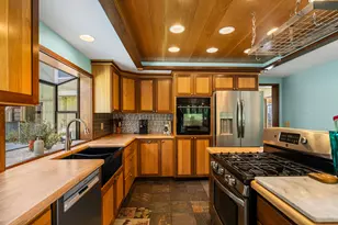 1748 NW Crescent Dr, Grants Pass, OR 97526 - Photo 10