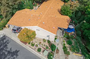 214 NW Creekside Dr, Grants Pass, OR 97526 - Photo 2