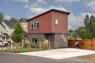 883 NE 6th St, Prineville, OR 97754 - Photo 2